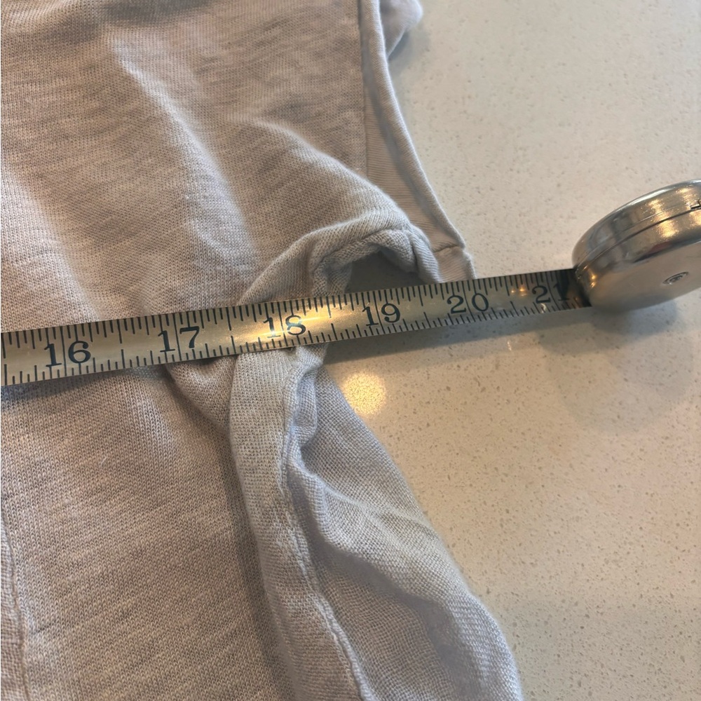 Am Basic Collection Light Gray Short Sleeve Top - image 5